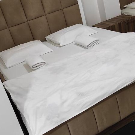 Hotel Heimli Pristina Eksteriør billede